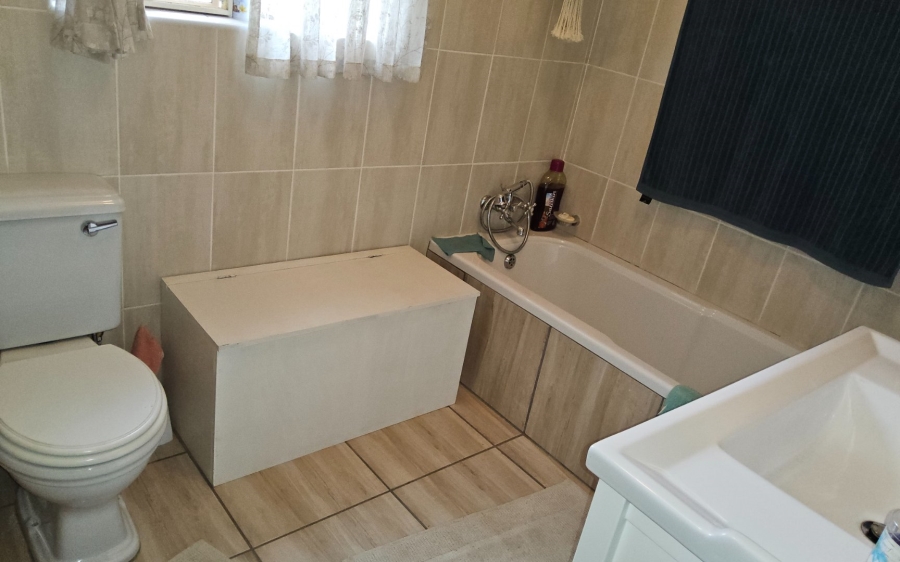 3 Bedroom Property for Sale in Kannoniers Park North West